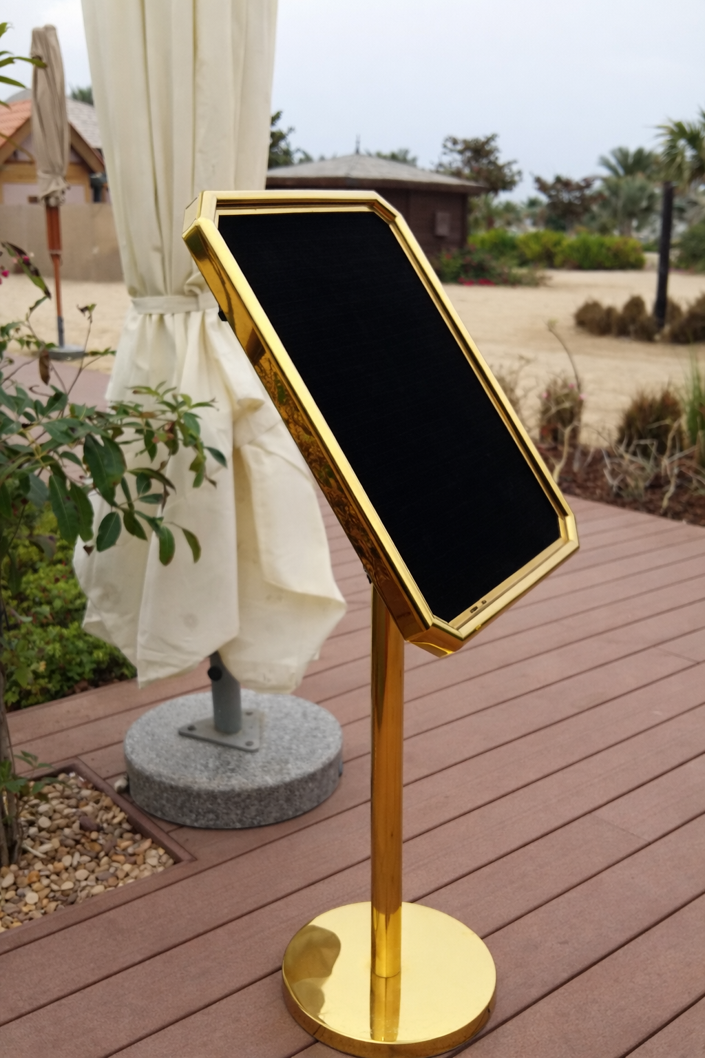 PLACARD HOLDER